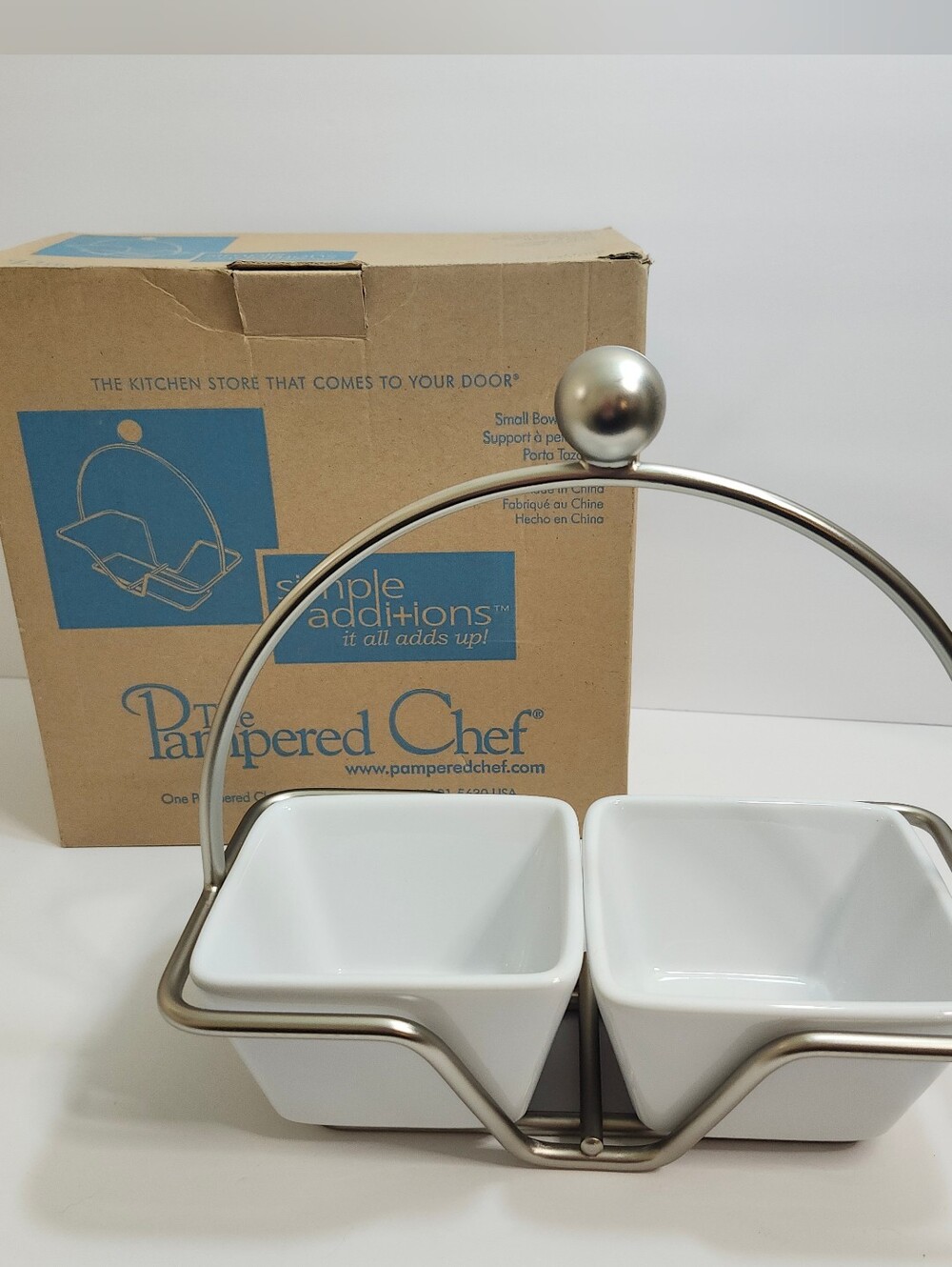 Pampered Chef Simple Editions #1946/809A White Bowls & Caddy, Open Box.